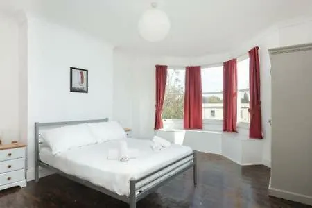 3 Bedroom Victorian In Montpelier Bristol