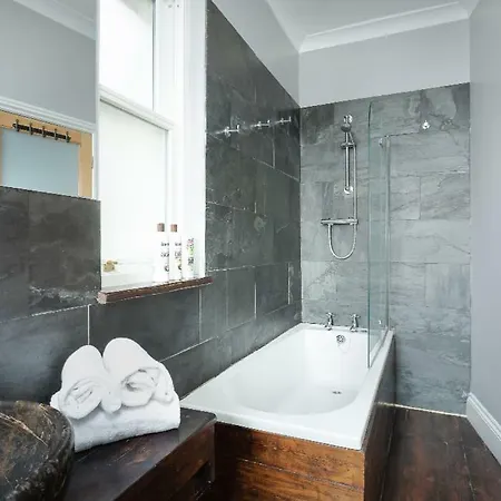 3 Bedroom Victorian In Montpelier بيت للعطل بريستول