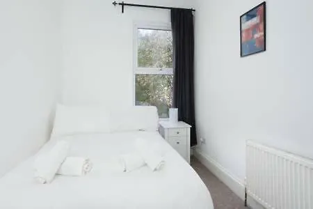 3 Bedroom Victorian In Montpelier Bristol