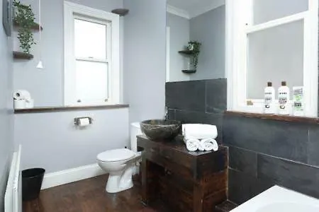 3 Bedroom Victorian In Montpelier 布里斯托